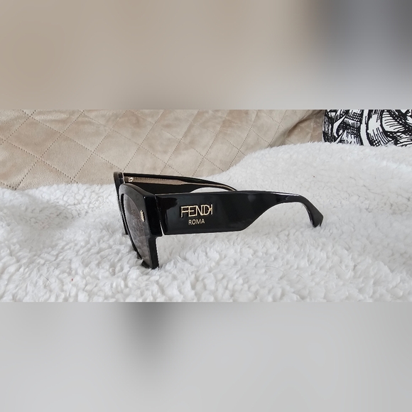 Fendi sunglasses - Picture 2 of 5